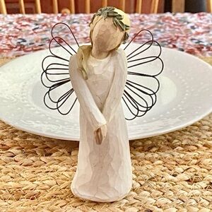 Willow Tree ’Celebrate’ Girl Bird Figure 26108 By Susan Lordi (2003) Figurine